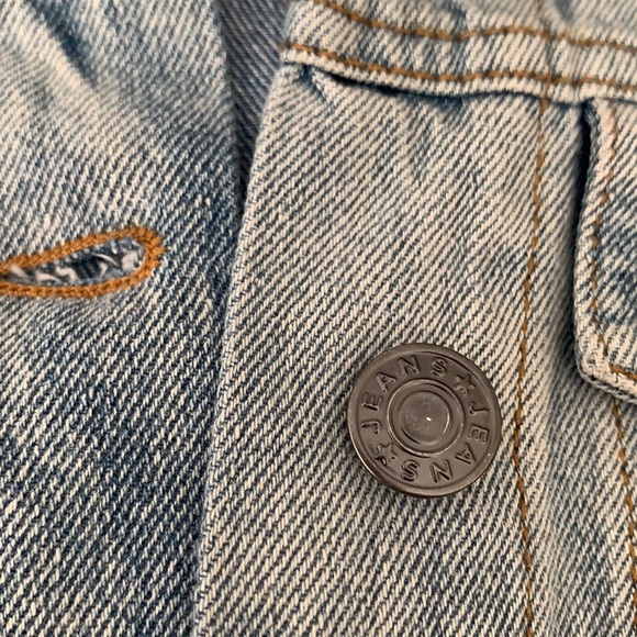 FOREVER 21 light wash jean jacket with sewn on patches - Picture 8 of 8